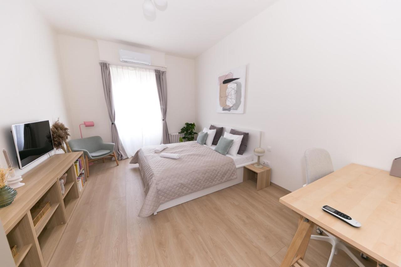 Madach Fox Apartment — Photos 1